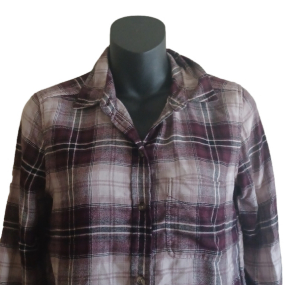 AMERICAN Eagle  xs plaid flannel boyfriend style shirt. Great for school! - Picture 2 of 8